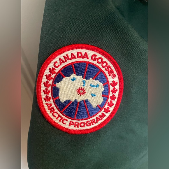 Canada Goose XS Kensington Park - Algonquin Green w/ Removable Fur Trim - Picture 10 of 10